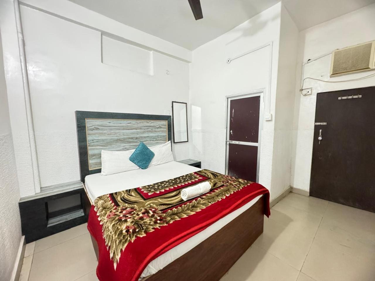 Madsquad Hostel Dorms & Rooms Varanasi Room photo