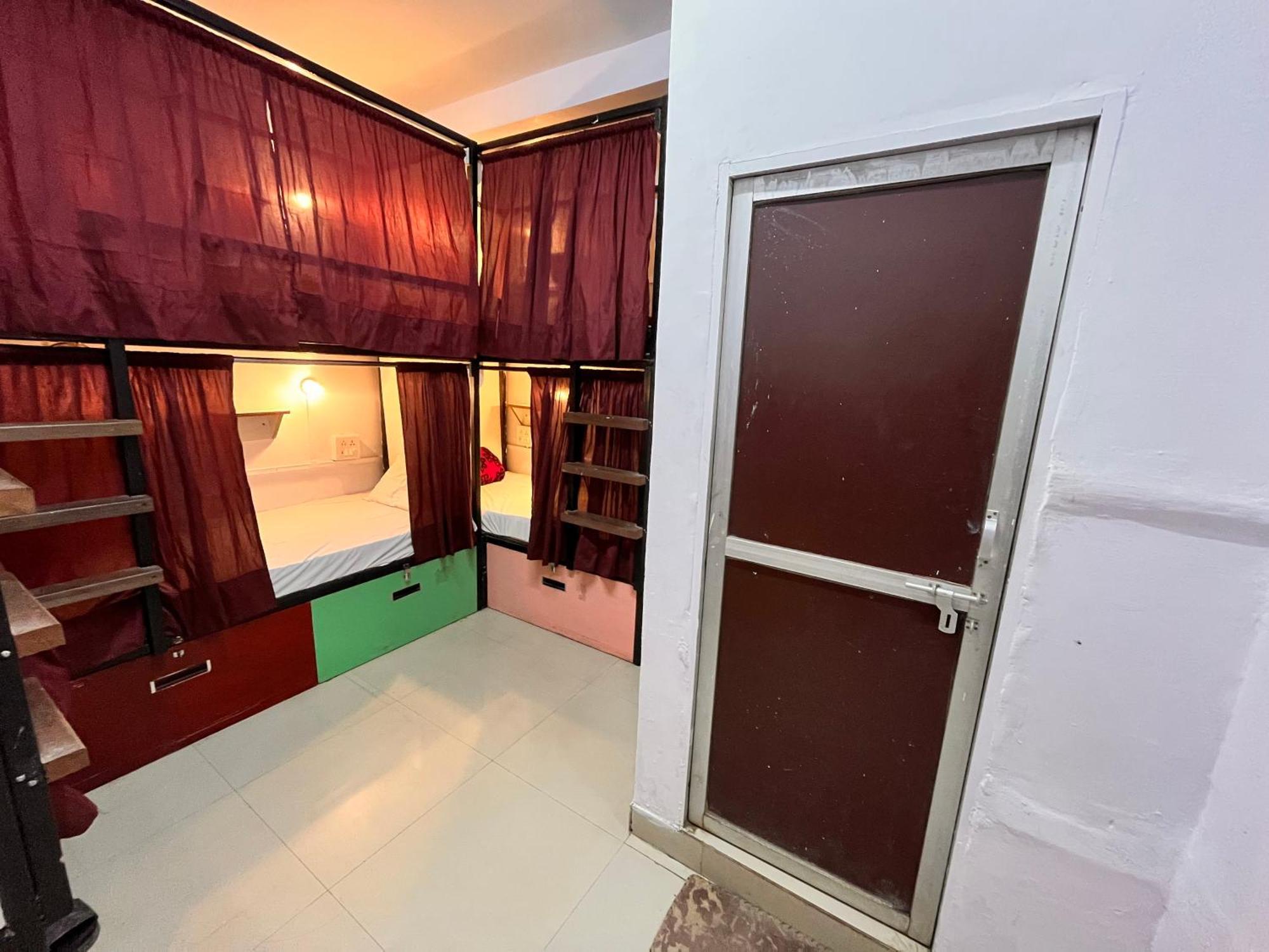 Madsquad Hostel Dorms & Rooms Varanasi Exterior photo