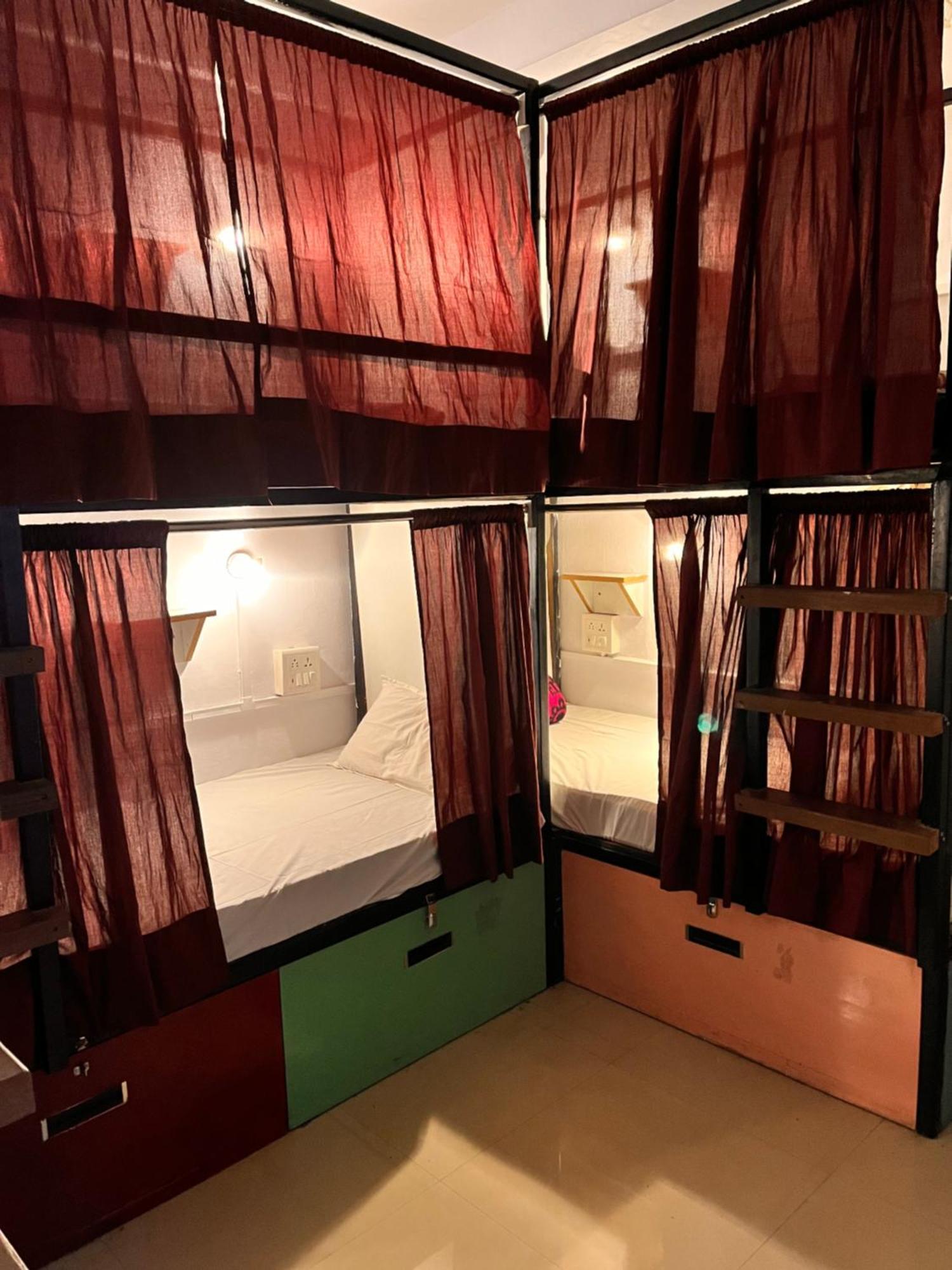 Madsquad Hostel Dorms & Rooms Varanasi Exterior photo