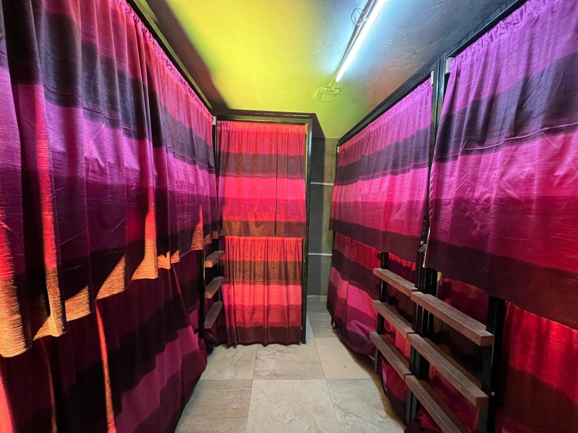 Madsquad Hostel Dorms & Rooms Varanasi Exterior photo