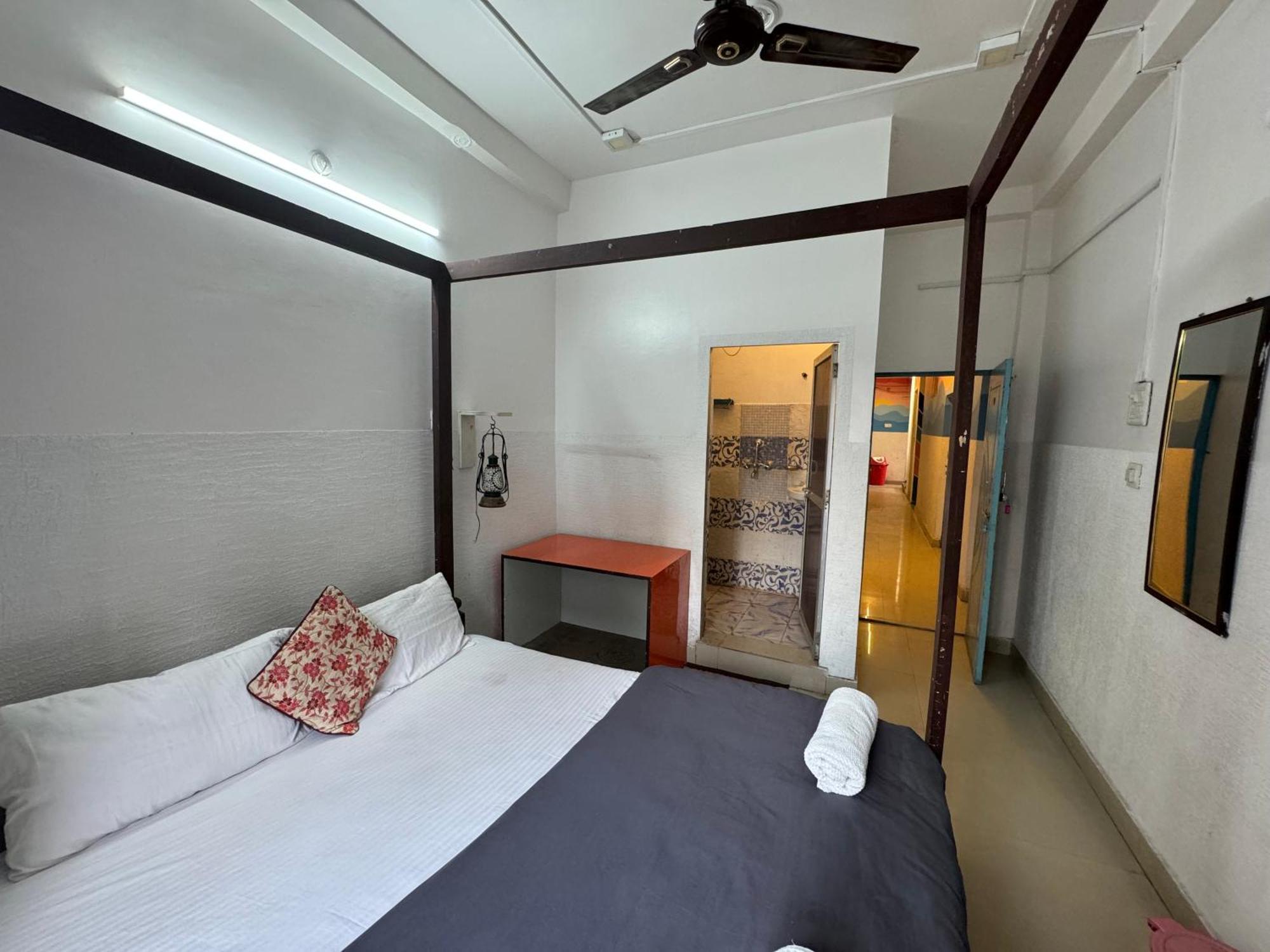 Madsquad Hostel Dorms & Rooms Varanasi Exterior photo