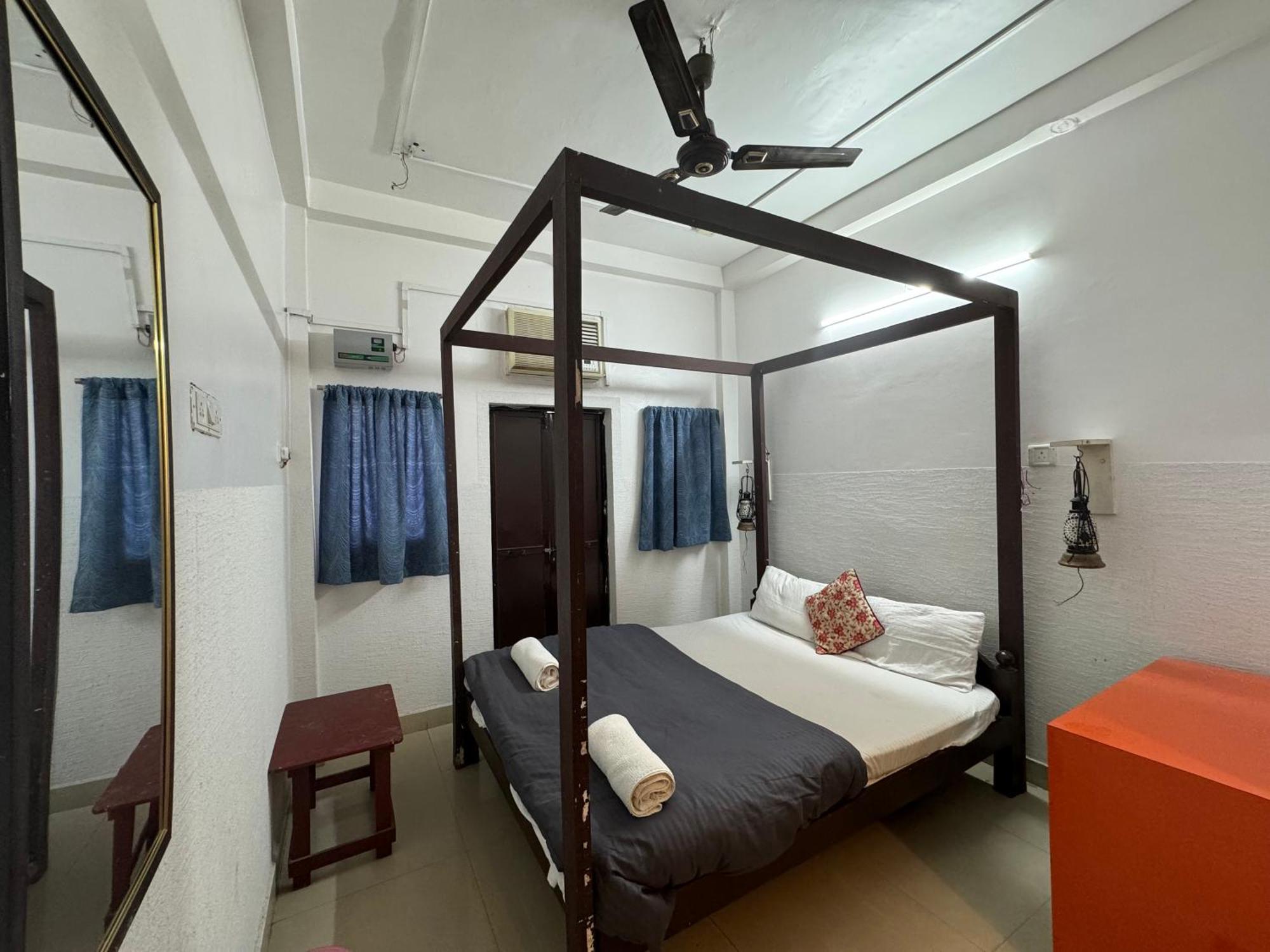Madsquad Hostel Dorms & Rooms Varanasi Exterior photo