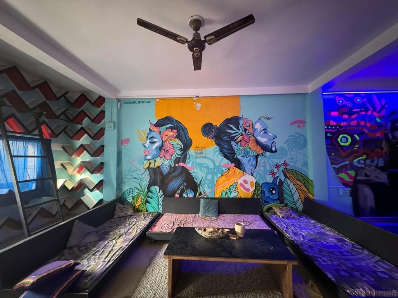 Madsquad Hostel Dorms & Rooms Varanasi Exterior photo