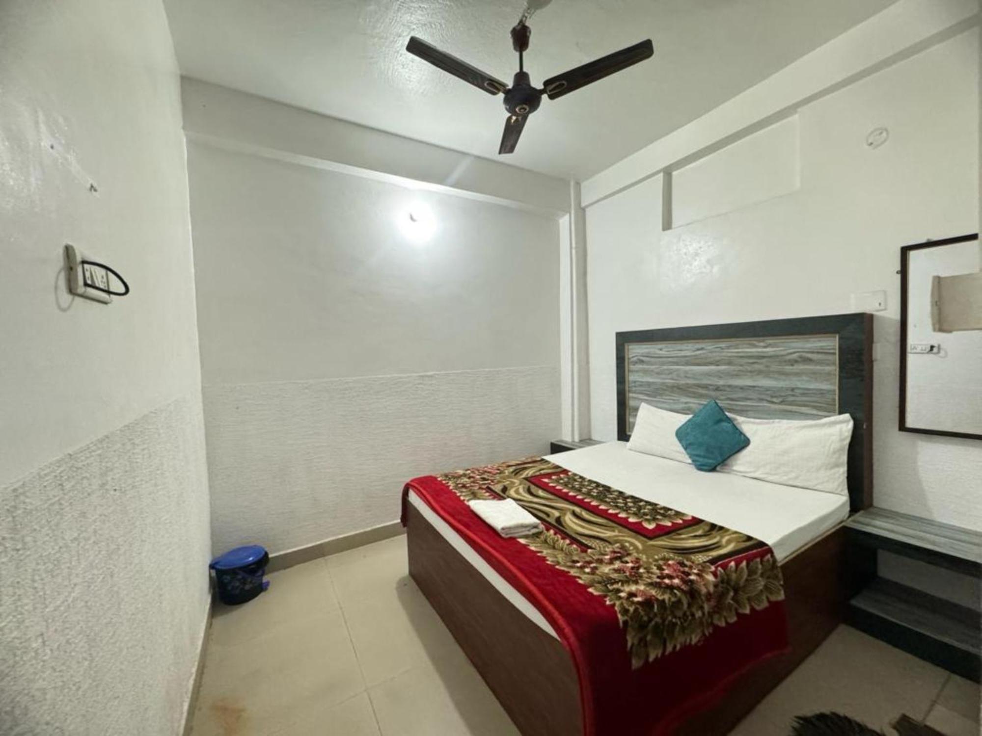 Madsquad Hostel Dorms & Rooms Varanasi Exterior photo