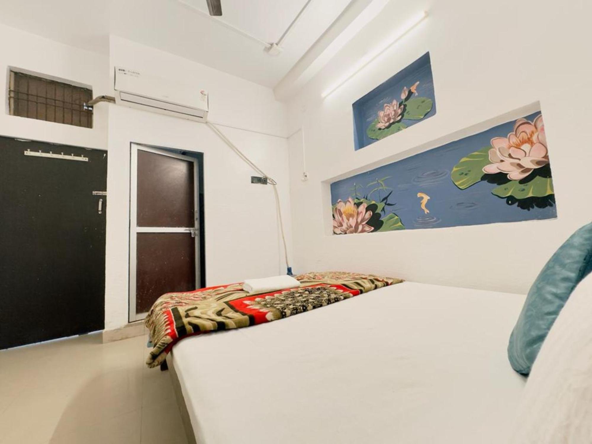 Madsquad Hostel Dorms & Rooms Varanasi Exterior photo