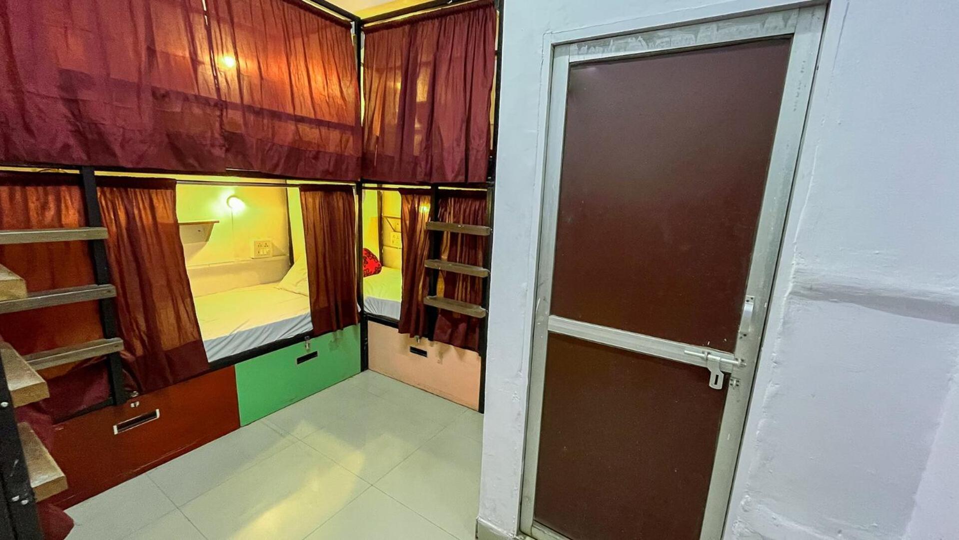 Madsquad Hostel Dorms & Rooms Varanasi Exterior photo