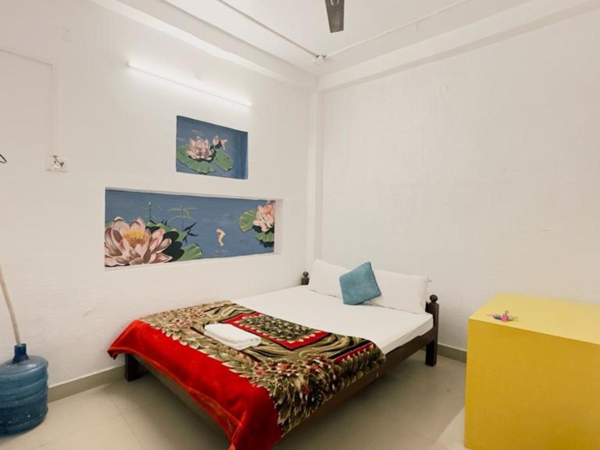 Madsquad Hostel Dorms & Rooms Varanasi Exterior photo
