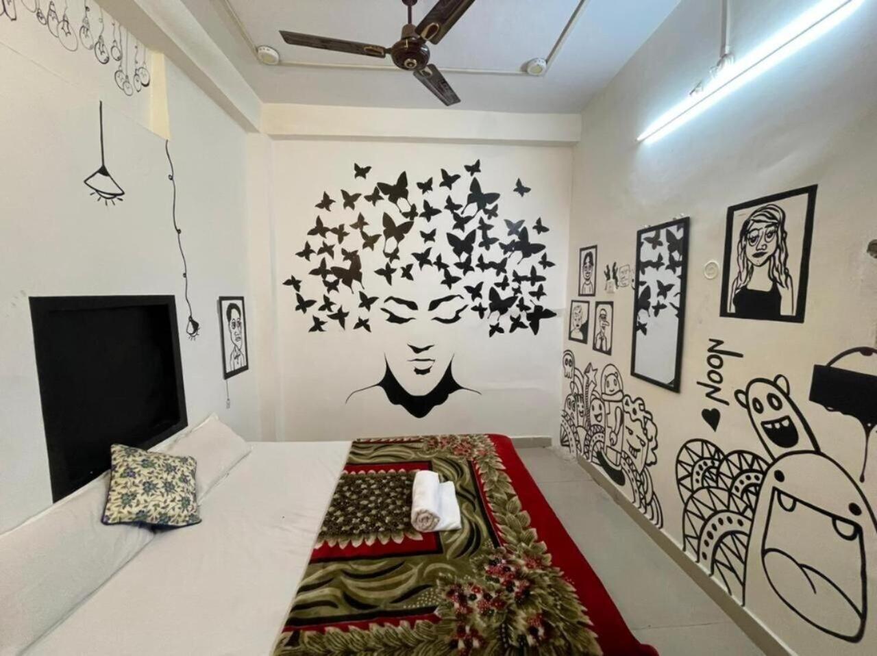 Madsquad Hostel Dorms & Rooms Varanasi Exterior photo